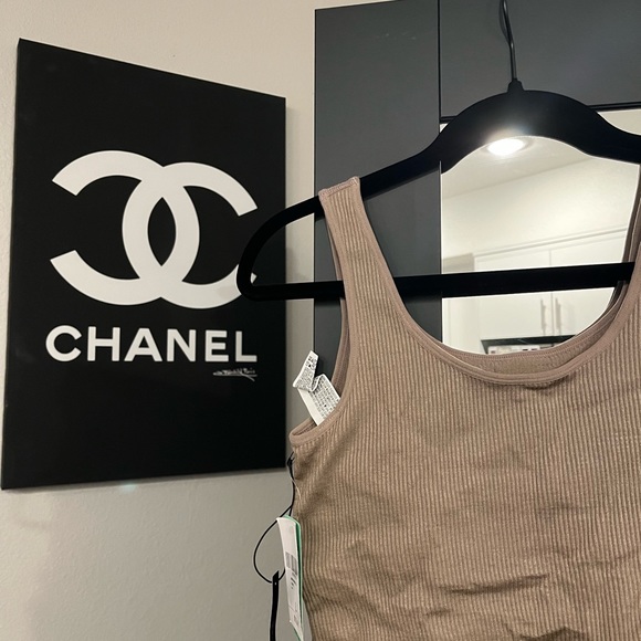 Sport top 🤎 - Picture 1 of 3